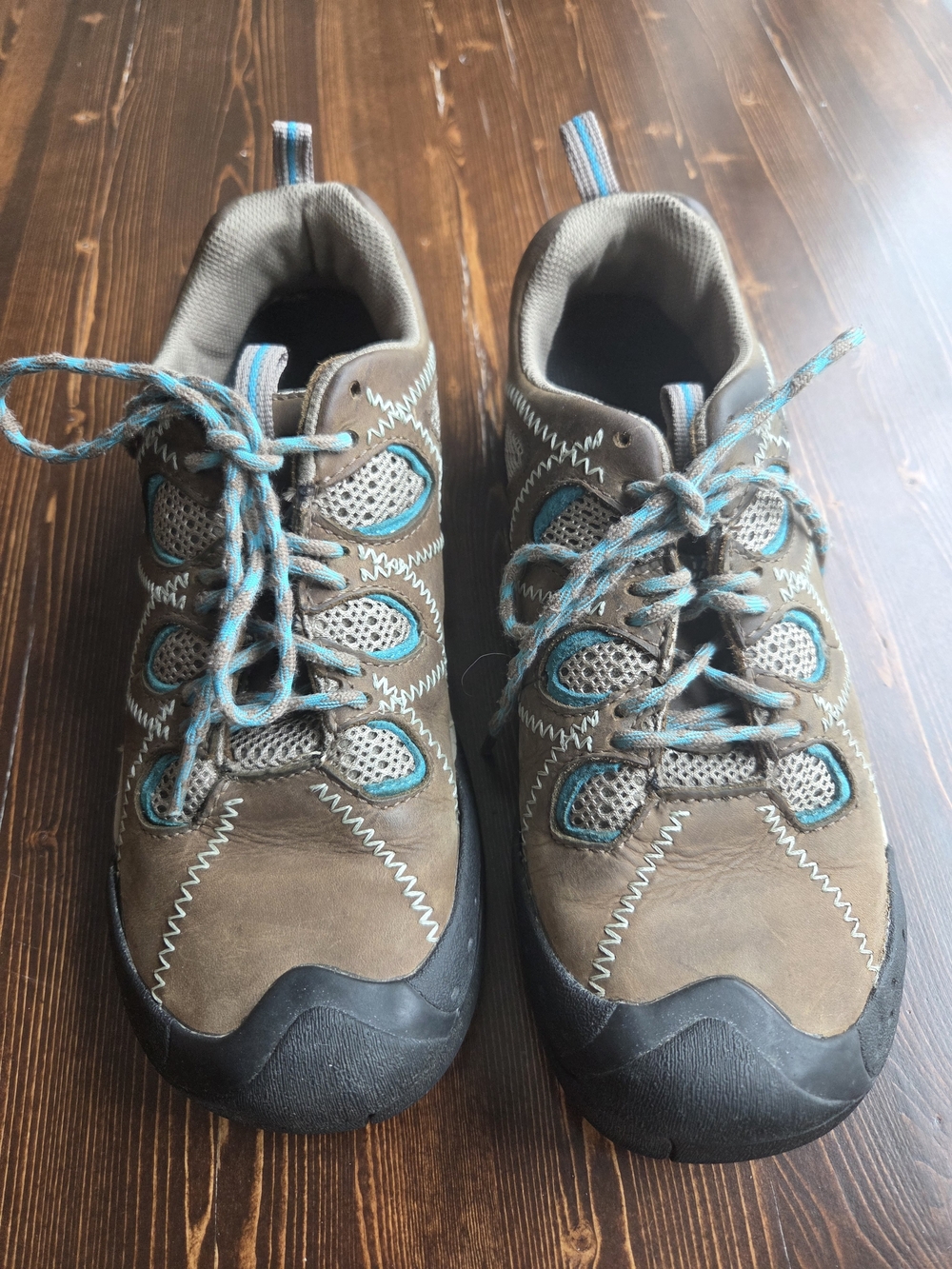 Keen Women's Brown Hiking Shoes with Teal Accents - Picture 2 of 6